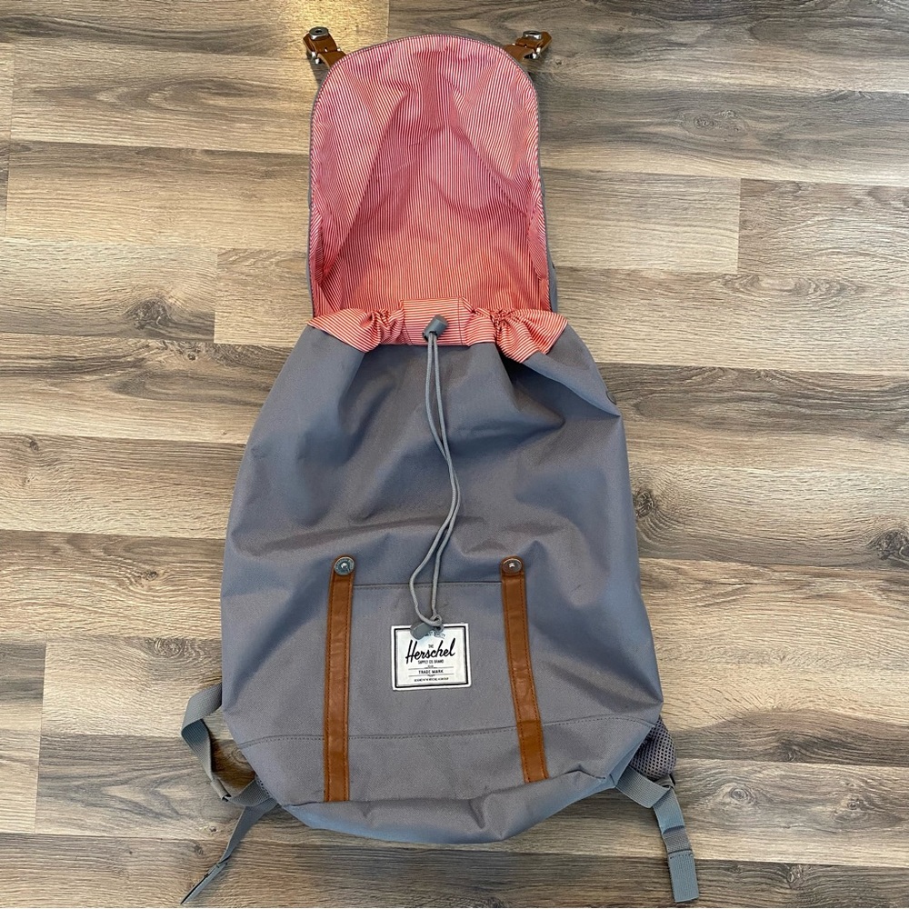 SOLD Herschel Grey Retreat Backpack - Picture 5 of 13